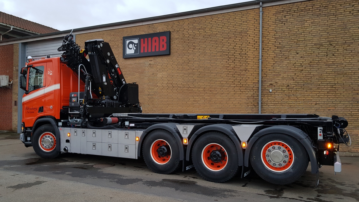 HIAB X-HiPro 262 EP-5 CD + SAWO CLF432S-3W