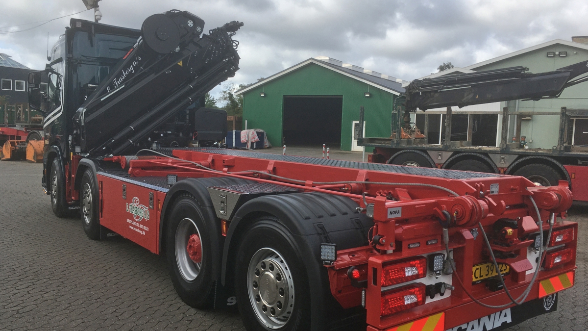 HIAB X-HiPro 302 E-6 CD + SAWO CLF 326S-3W