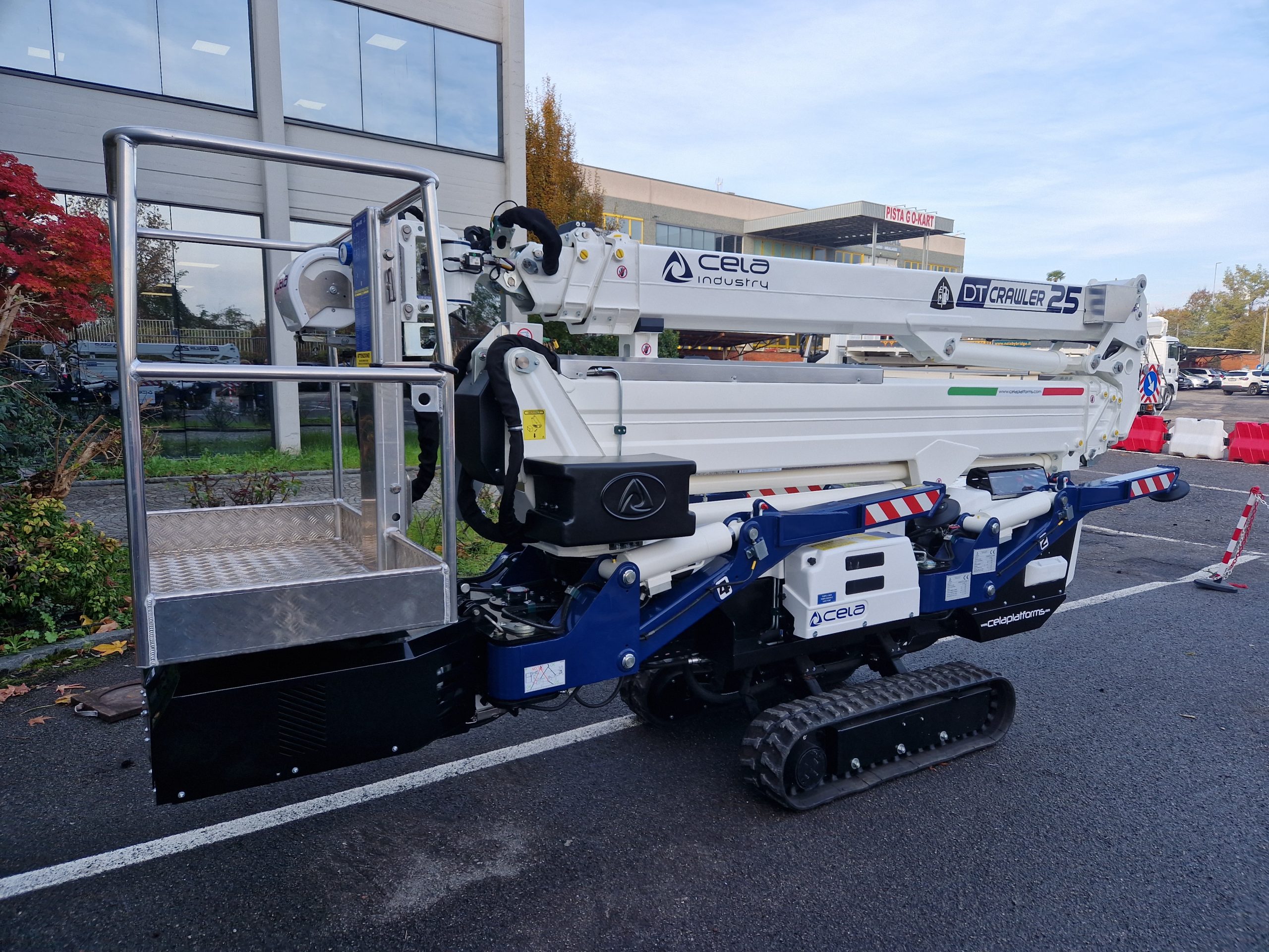 Folded CELA crawler access platform